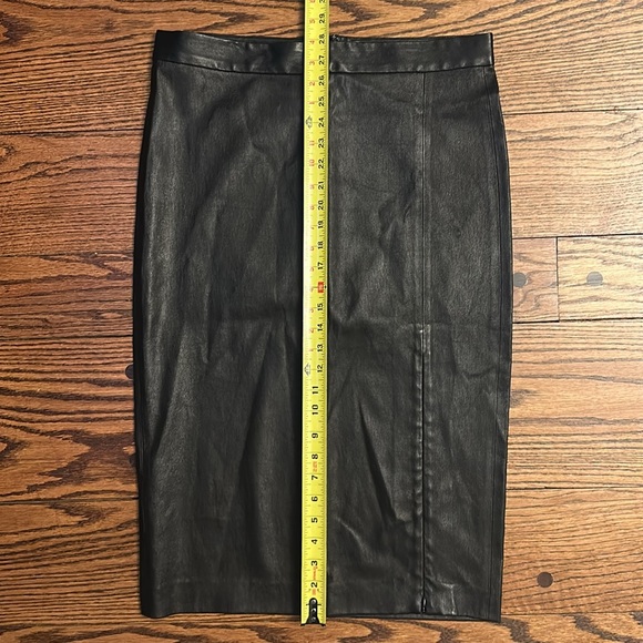 Theory - Black Lamb Leather skirt W/ Zipper Front Slit Sz 12 - Picture 4 of 4